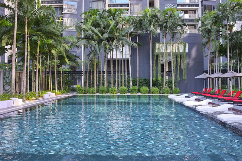 E&O Residences Kuala Lumpur Exteriör bild The swimming pool at the hotel